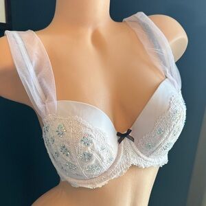 Victorias Secret Delicate Pale Lavender Lace Embellished Push-Up Bra